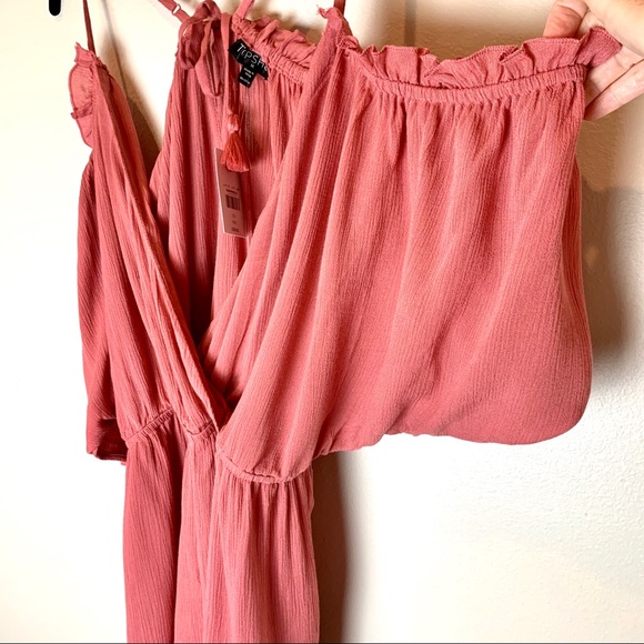 NWT Topshop Blush Pink Cold Shoulder Romper - Picture 5 of 9